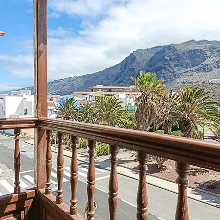 Beautiful 1 Bedroom With Mountain View *