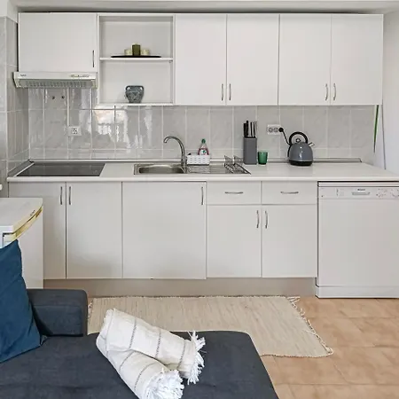 Beautiful 1 Bedroom With Mountain View شقة