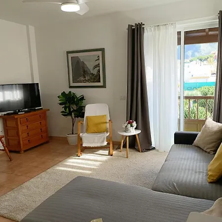 Beautiful 1 Bedroom With Mountain View شقة