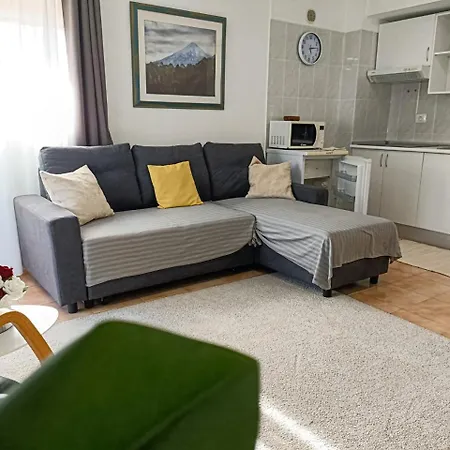 Beautiful 1 Bedroom With Mountain View