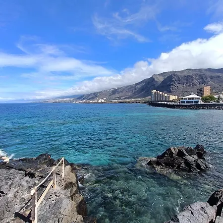 Beautiful 1 Bedroom With Mountain View شقة