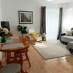 Beautiful 1 Bedroom With Mountain View