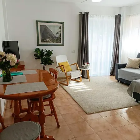 Beautiful 1 Bedroom With Mountain View